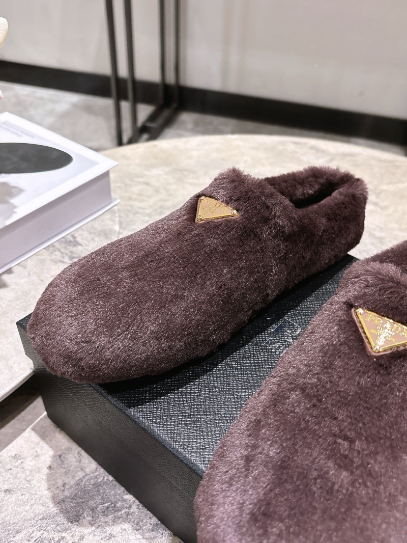 Pra*a slippers